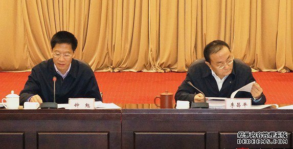 省委农村工作领导小组召开会议讨论农村工作文件