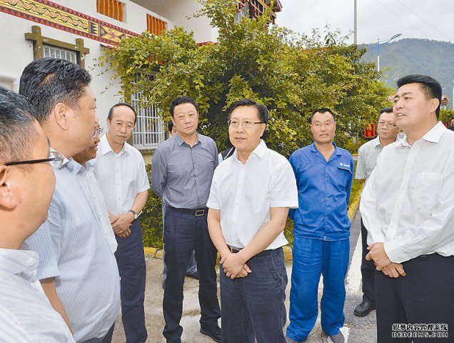 以超常努力过硬作风 换来扶贫开发一年一年新变化 换来凉山群众生
