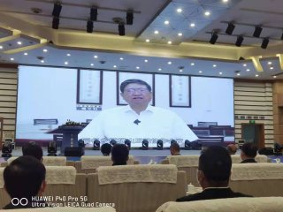 台湾新竹县县长杨文科通过视频致辞