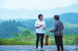 坚韧女支书 为群众付出无怨无悔
